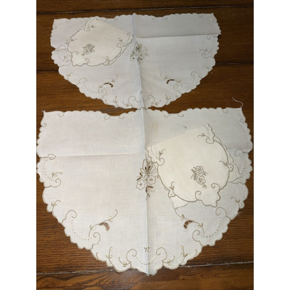 Vintage Set of 2 Embroidered Beige Linen Placemats and 2 Matching Napkins